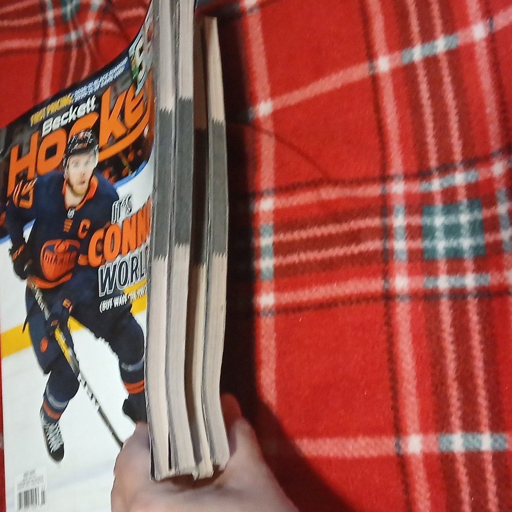 Beckett Hockey Magazine Collection (4) - Picture 10 of 14